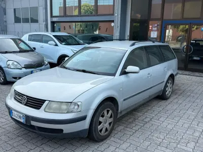 Usata VW Passat Highline 116 CV (85 kW) 2000 Grigio Station wagon
