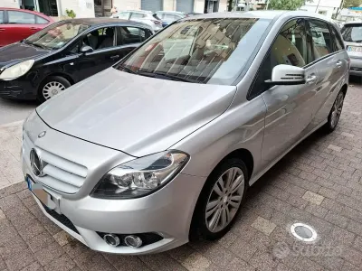 Usata Mercedes B180 Executive 109 CV (80 kW) 2014 Grigio Utilitaria