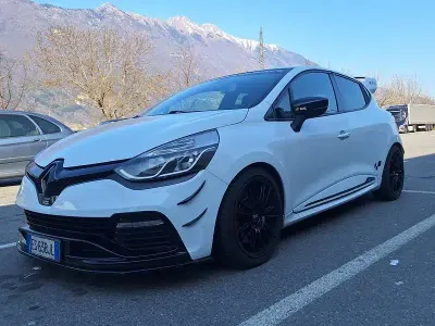 Käytetty Renault Clio IV R.S. 200 HP (147 kW) 2013 Sedan