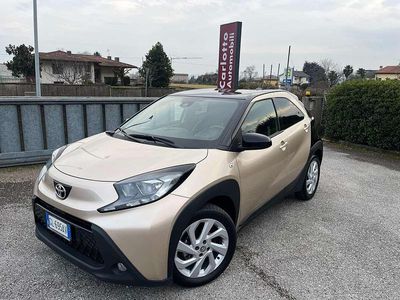 Usata Toyota Aygo X Trend 72 CV (52 kW) 2022 Oro SUV