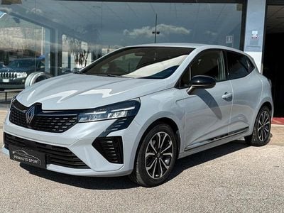 Usata Renault Clio V 100 CV (73 kW) 2024 Grigio Berlina