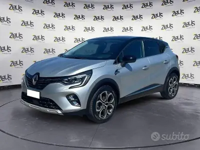 Usata Renault Captur Techno 101 CV (74 kW) 2023 Grigio SUV