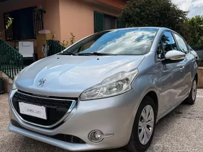Usata Peugeot 208 Active 82 CV (60 kW) 2012 Grigio Utilitaria