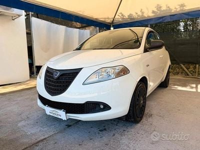 Usata Lancia Ypsilon 69 CV (50 kW) 2015 Bianco Utilitaria