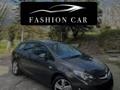 Usata Opel Astra 140 CV (102 kW) 2013 Grigio Station wagon