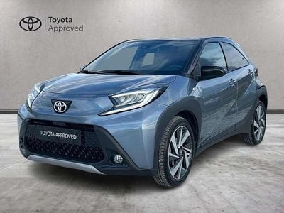 Usata Toyota Aygo X Lounge 72 CV (52 kW) 2025 Persian salt & black SUV
