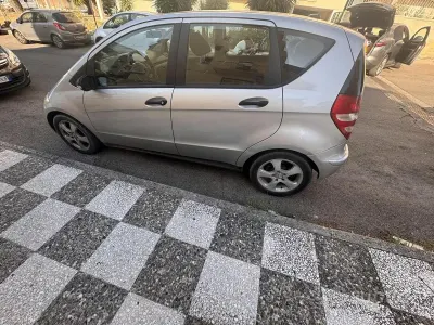 Usata Mercedes A180 109 CV (80 kW) 2007 Grigio Utilitaria
