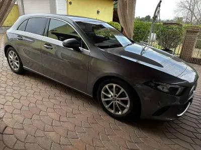 Usata Mercedes A180 116 CV (85 kW) 2020 Grigio Berlina