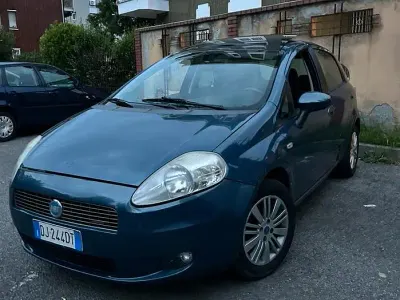 Usata Fiat Grande Punto 95 CV (69 kW) 2007 Bluazzurro Utilitaria