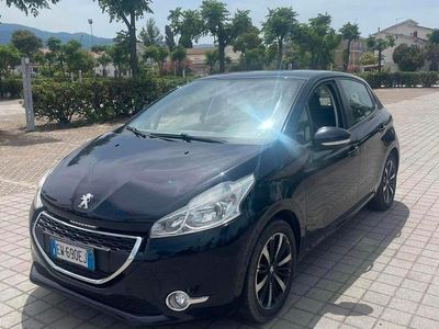 Usata Peugeot 208 68 CV (50 kW) 2015 Blu Utilitaria