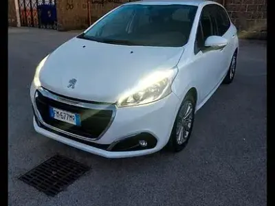 Usata Peugeot 208 75 CV (55 kW) 2018 Bianco Utilitaria