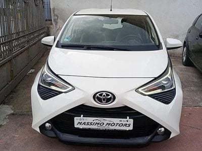 Begagnad Toyota Aygo Connect Style 72 HK (52 kW) 2020 Vit Halvkombi