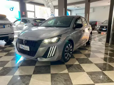 Nuova Peugeot 208 Style 100 CV (73 kW) 2026 Grigio Utilitaria
