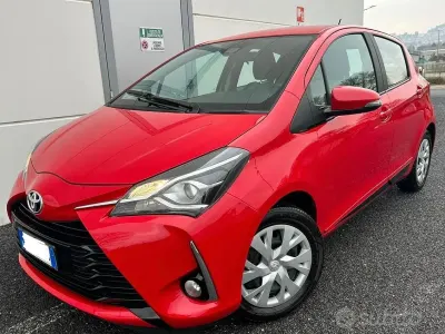 Usata Toyota Yaris Active 72 CV (52 kW) 2019 Rosso Berlina
