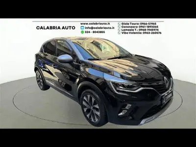 Second-hand Renault Captur Zen 100 CP (73 kW) 2023 Negru SUV