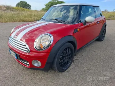 Usata Mini Cooper D 109 CV (80 kW) 2009 Rosso Utilitaria