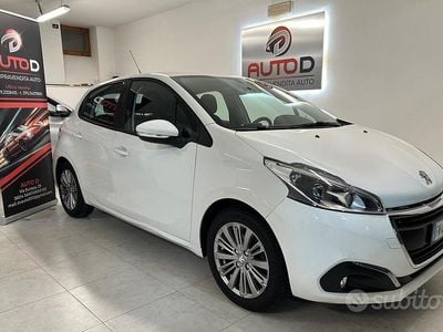 Usata Peugeot 208 82 CV (60 kW) 2018 Bianco Utilitaria