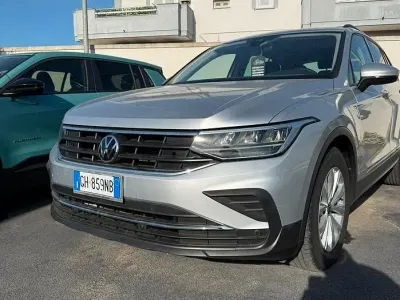 Usata VW Tiguan Life 150 CV (110 kW) 2021 Gray SUV