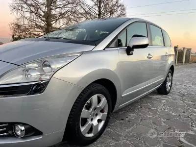 Usata Peugeot 5008 Business-Line 112 CV (82 kW) 2011 Grigio Monovolume