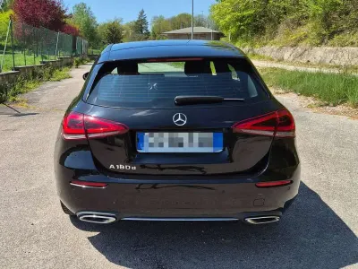 Usata Mercedes A180 116 CV (85 kW) 2021 Nero Berlina