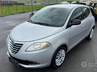 Usado Lancia Ypsilon S 95 HP (69 kW) 2011 Cinzento Citadino