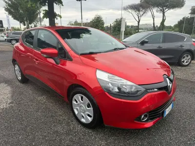 Usado Renault Clio IV 75 CV (55 kW) 2012 Naranja Berlina
