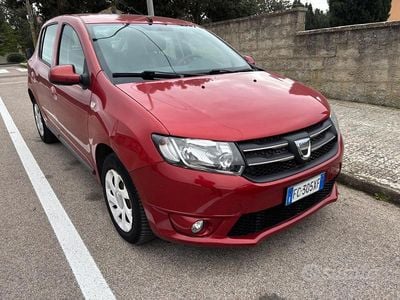 Usata Dacia Sandero Ambiance 75 CV (55 kW) 2016 Rosso Berlina