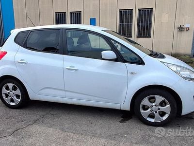 Usata Kia Venga 90 CV (66 kW) 2012 Bianco Utilitaria