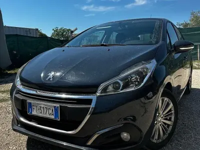 Usata Peugeot 208 Allure 83 CV (61 kW) 2019 Grigio Utilitaria