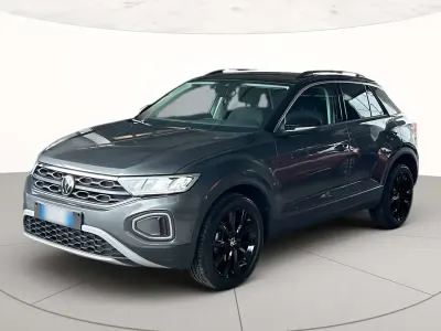 Usata VW T-Roc Sport 110 CV (80 kW) 2023 Indium grey metallizzato nero SUV