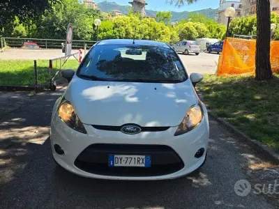 Usata Ford Fiesta Titanium 68 CV (50 kW) 2009 Bianco Berlina