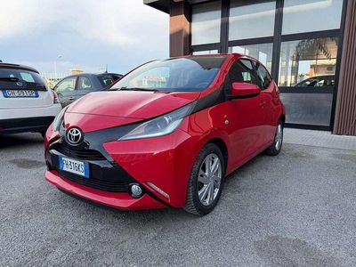 Usata Toyota Aygo X-wave 69 CV (50 kW) 2017 Rosso Utilitaria