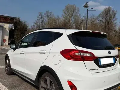 Usata Ford Fiesta Active 101 CV (74 kW) 2018 Bianco Utilitaria