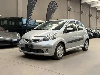 Usata Toyota Aygo Sol 68 CV (50 kW) 2008 Argento metallizzato Utilitaria