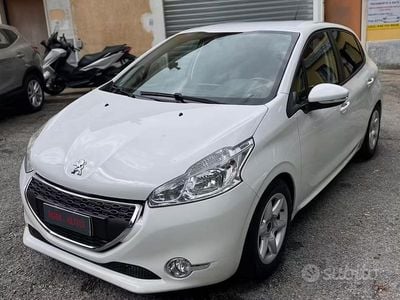 Usata Peugeot 208 Active 95 CV (69 kW) 2014 Bianco Utilitaria
