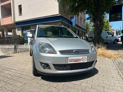 Usata Ford Fiesta 68 CV (50 kW) 2008 Grigio Utilitaria