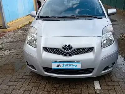 Begagnad Toyota Yaris Sol 69 HK (50 kW) 2010 Grå Halvkombi