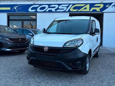 Usata Fiat Doblò S 105 CV (77 kW) 2022 Bianco Monovolume