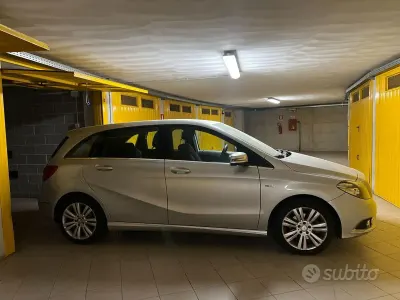 Usata Mercedes 200 136 CV (100 kW) 2011 Grigio Monovolume