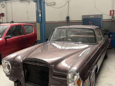 Usata Mercedes 300 SE 160 CV (117 kW) 1963 Marrone Berlina