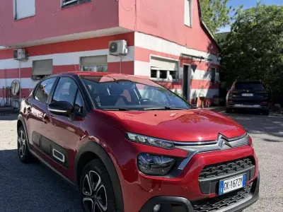 Usata Citroën C3 Shine 102 CV (75 kW) 2022 Rosso Utilitaria