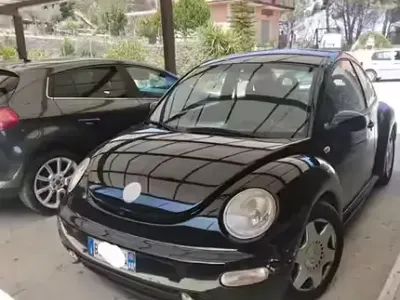 Usata VW New Beetle 90 CV (66 kW) 2000 Nero Utilitaria