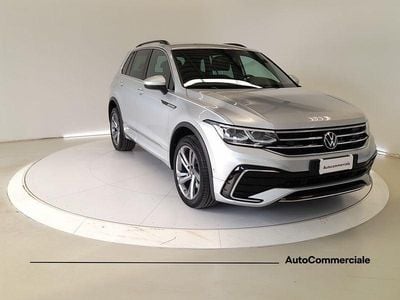 Usata VW Tiguan R-line 200 CV (147 kW) 2022 Argento SUV