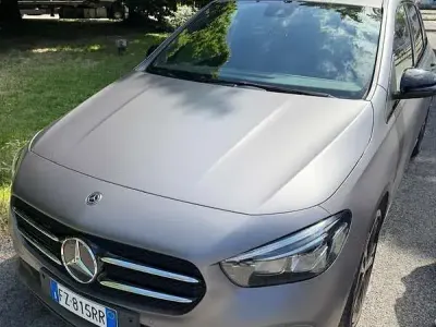 Usata Mercedes B180 116 CV (85 kW) 2019 Grigio Monovolume