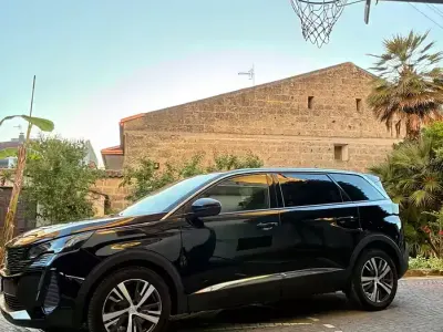 Usata Peugeot 5008 Allure 131 CV (96 kW) 2022 Nero SUV