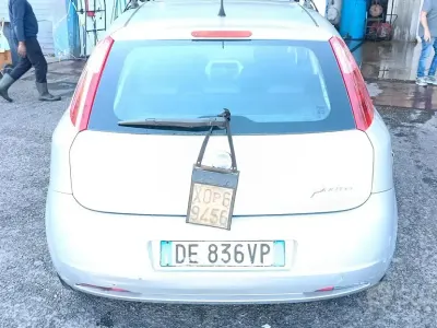 Usata Fiat Grande Punto 75 CV (55 kW) 2007 Grigio Utilitaria