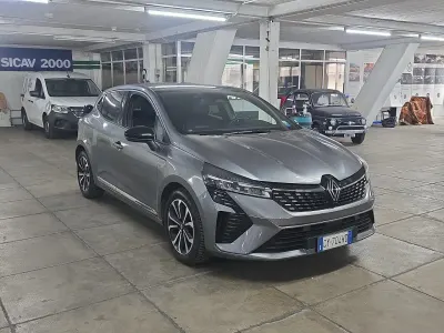 Usata Renault Clio V Techno 90 CV (66 kW) 2025 Grigio Utilitaria
