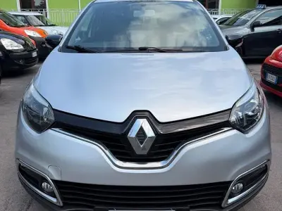 Usata Renault Captur 90 CV (66 kW) 2015 Grigio SUV