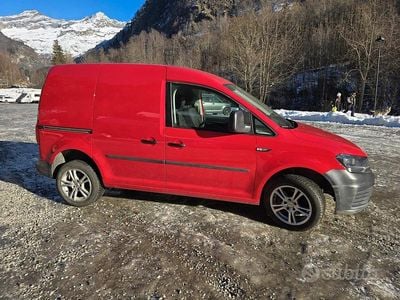 Usata VW Caddy 122 CV (89 kW) 2016 Rosso Monovolume