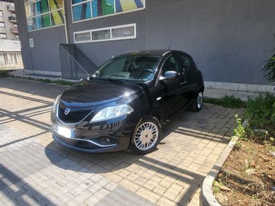 Usata Lancia Ypsilon 69 CV (50 kW) 2016 Nero Utilitaria